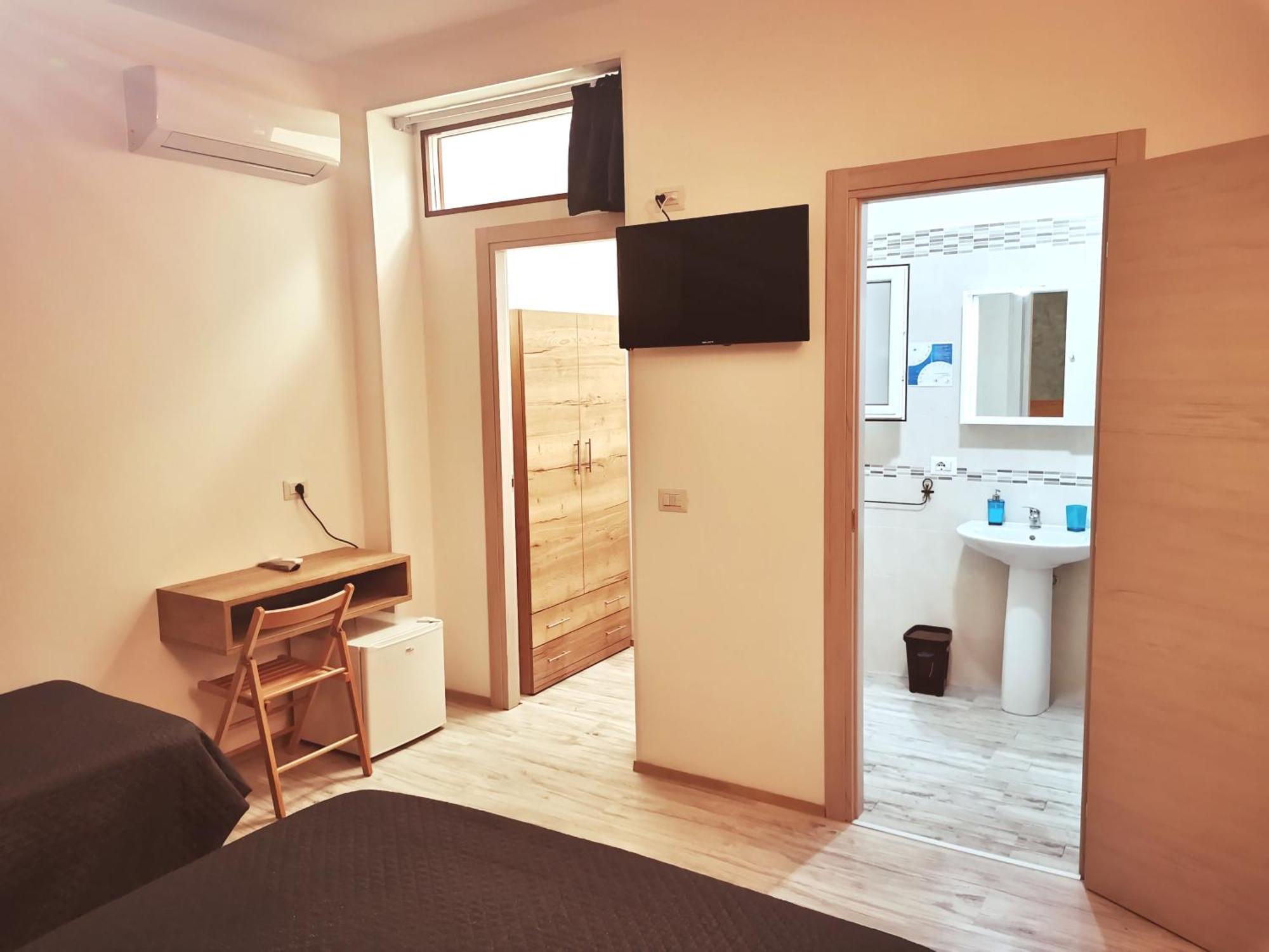 Via Alessandria Hotel Racale Phòng bức ảnh